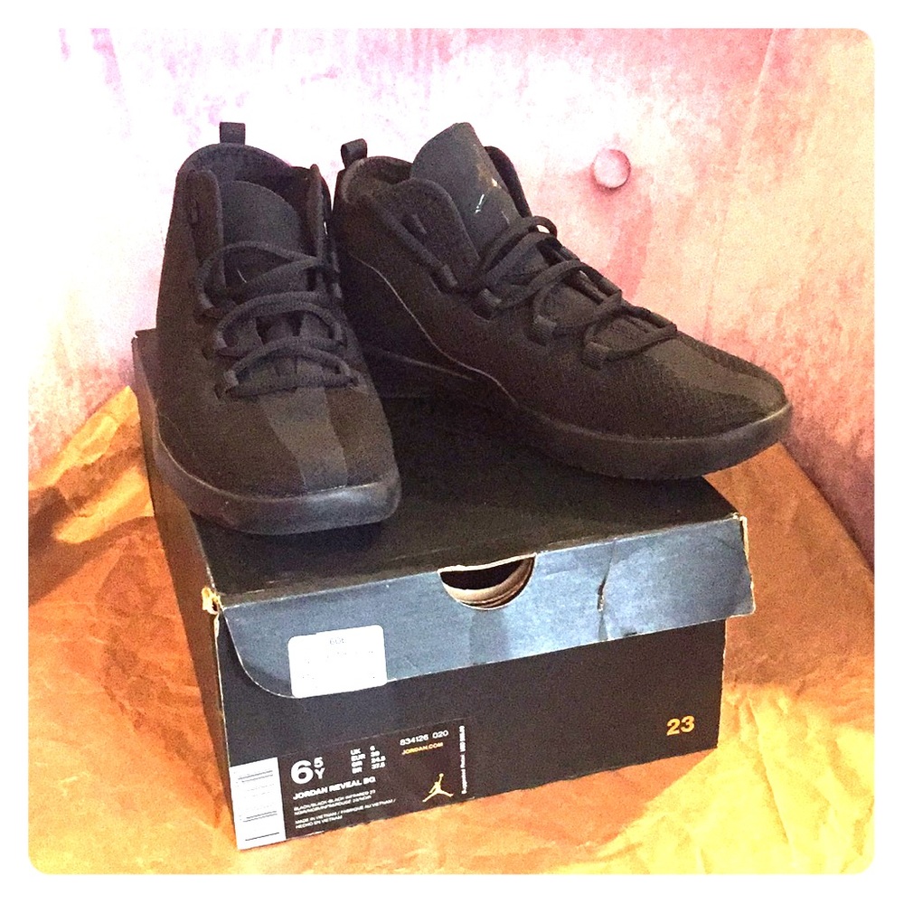 Jordan Reveal BG all black sneakers!